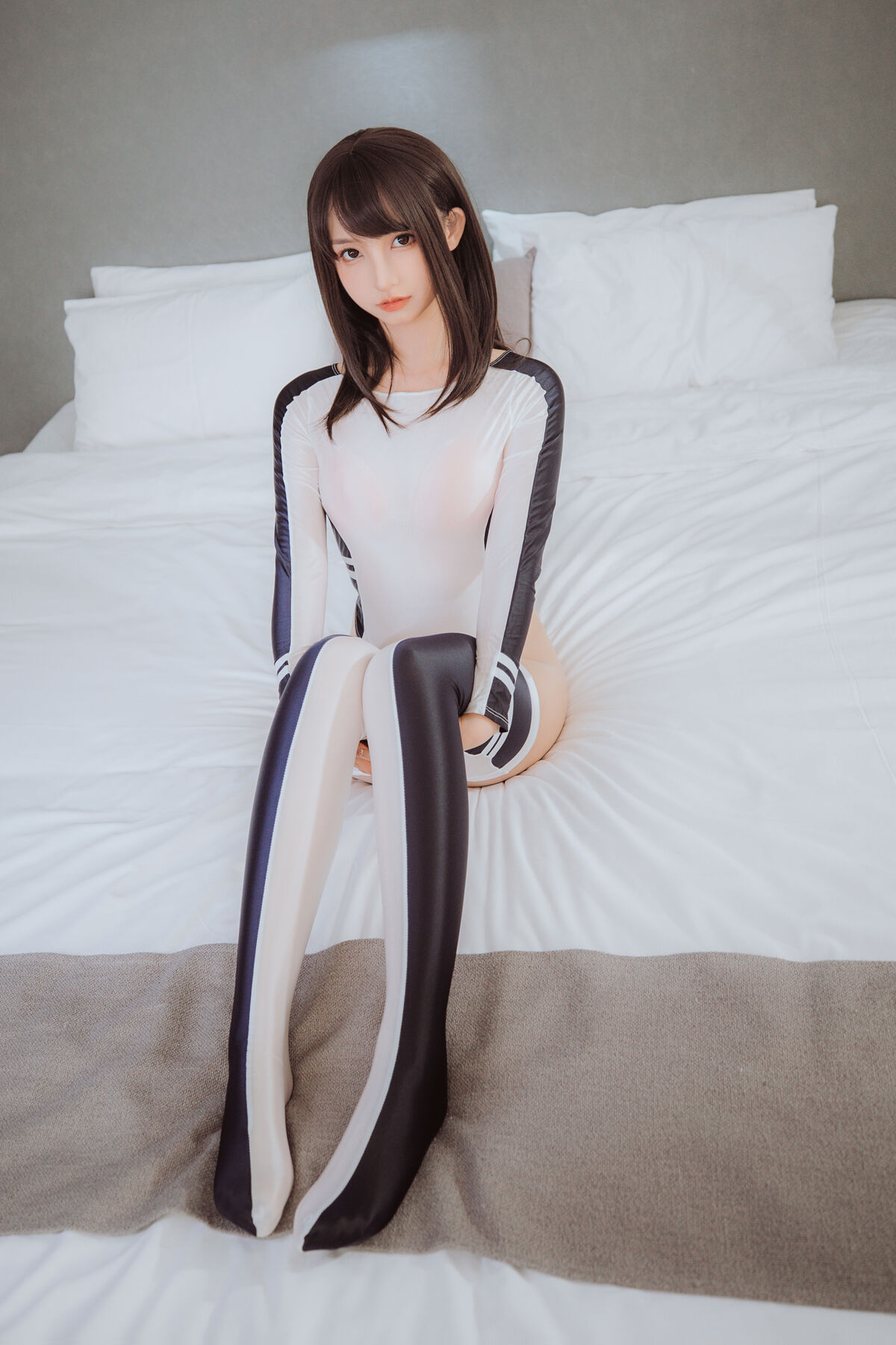 Coser@神楽坂真冬 Vol 087 绝对企画 竞泳主题 水之形2 Part1 0003 3318842231.jpg