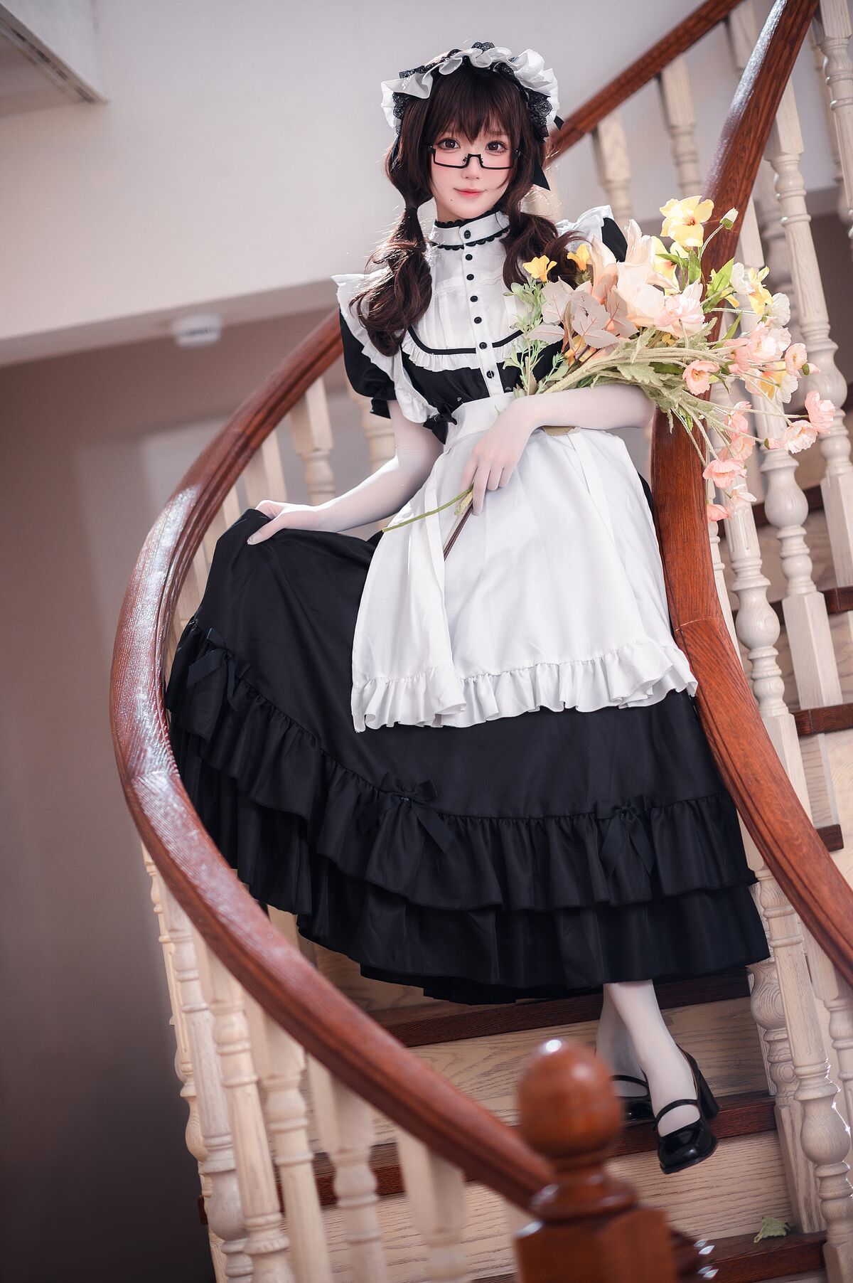 Coser@阿包也是兔娘 传统长裙女仆 0001 4478059543.jpg