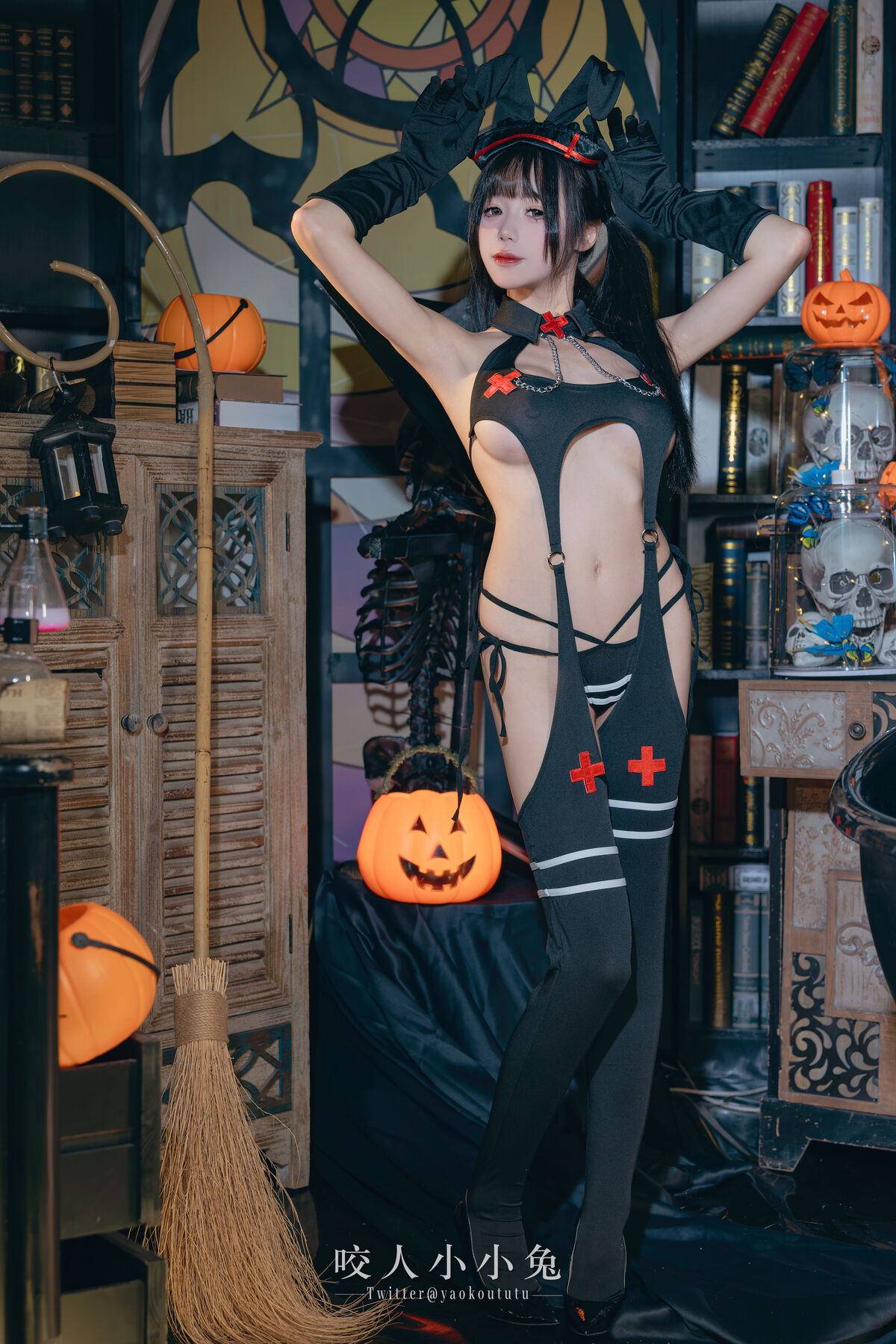 Coser@黏黏团子兔 特典 万圣节看护士 0001 4677117922.jpg