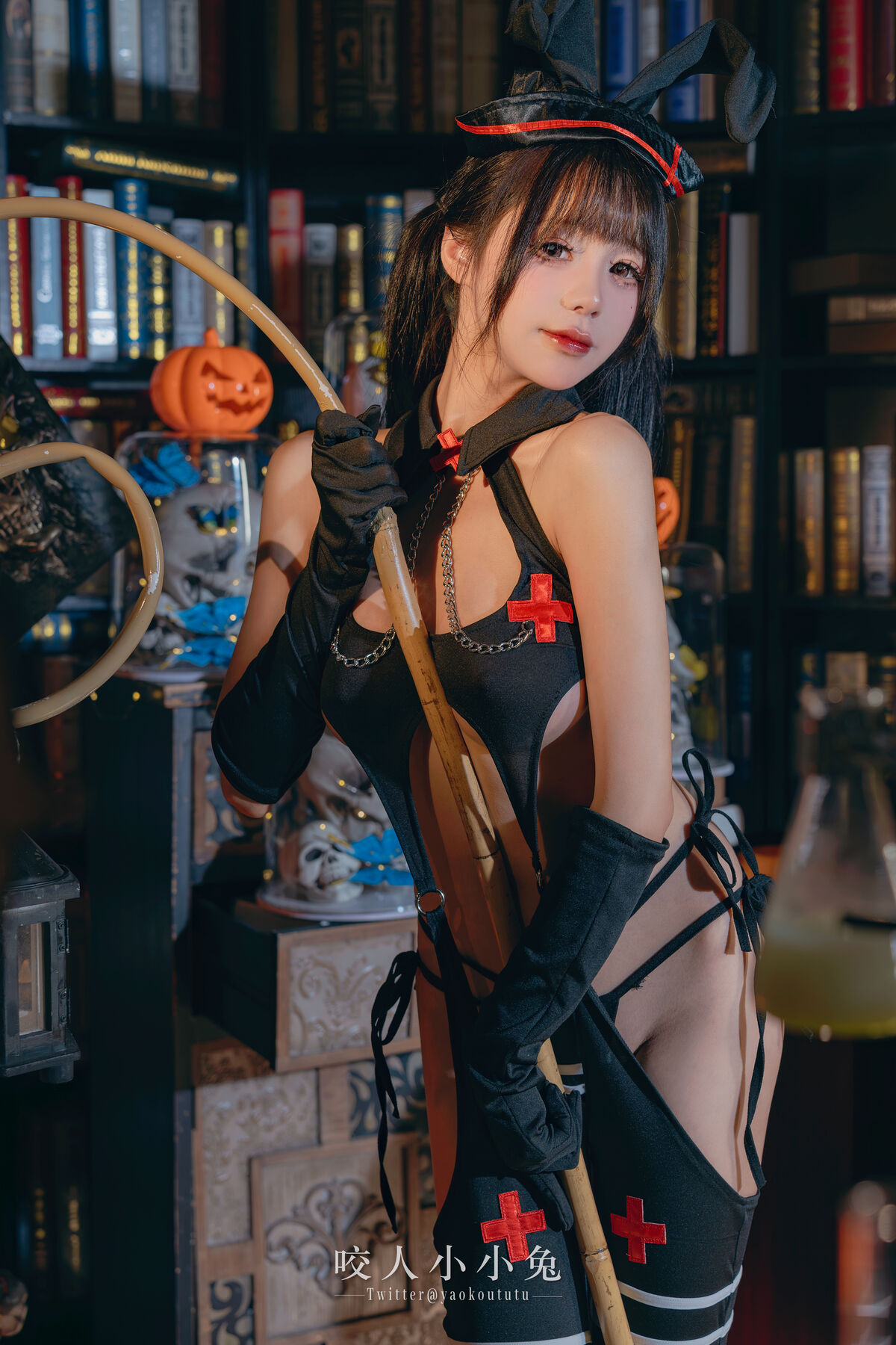 Coser@黏黏团子兔 特典 万圣节看护士 0034 2196571611.jpg